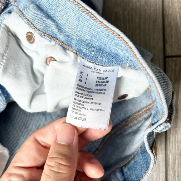 American  Eagle Light Wash High Waist Baggy Jean Distressed - Picture 8 of 12